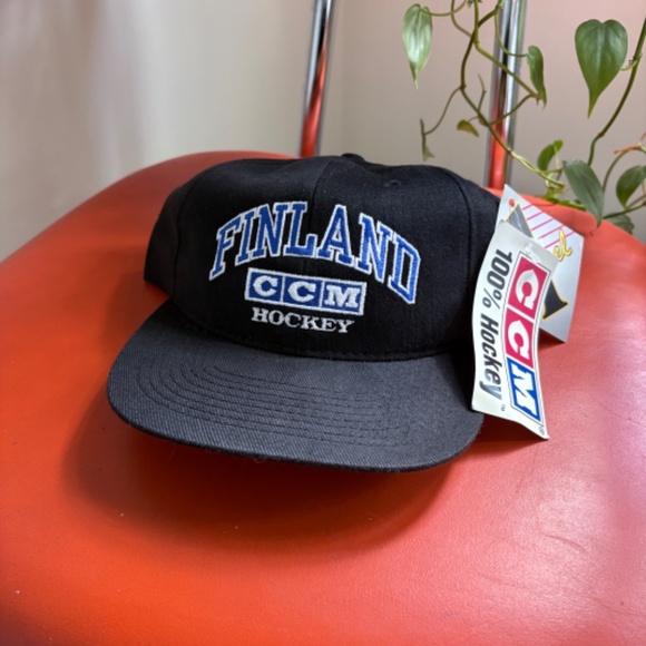vintage NWT FINLAND CCM Hockey snapback NHL - Picture 9 of 9